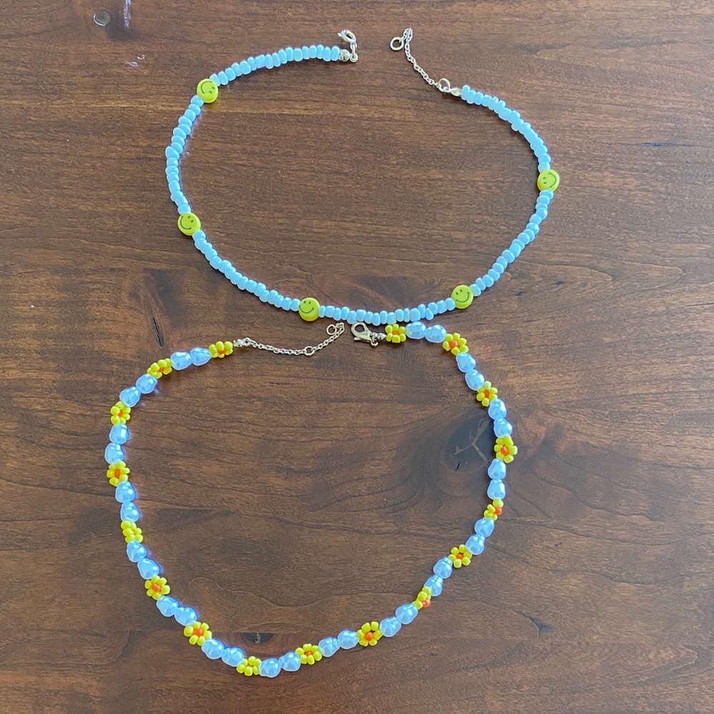 American Eagle Outfitters set of 2 smiley face and daisy necklaces